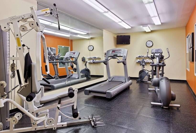 هتل Country Inn & Suites By Radisson, Moline Airport, Il