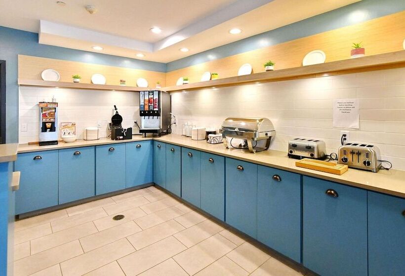 هتل Country Inn & Suites By Radisson, Mount Morris, Ny