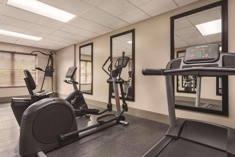 هتل Country Inn & Suites By Radisson, Nashville Airport East, Tn