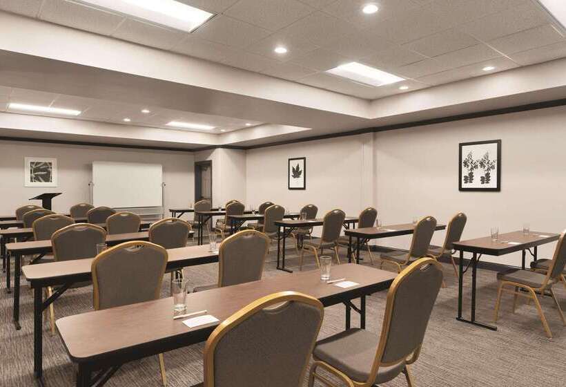 هتل Country Inn & Suites By Radisson Raleighdurham Airport Nc