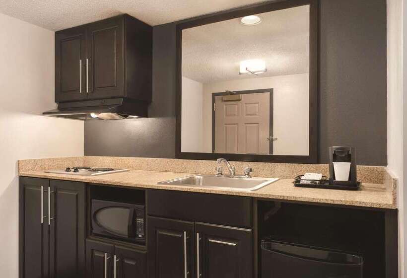 هتل Country Inn & Suites By Radisson Raleighdurham Airport Nc