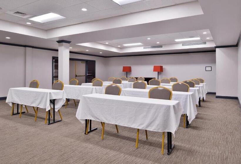 هتل Country Inn & Suites By Radisson Raleighdurham Airport Nc