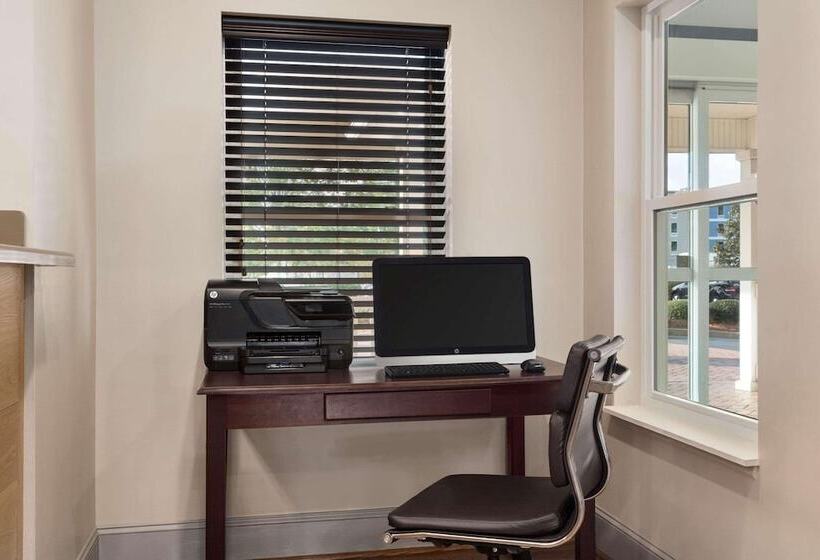 فندق Summerville Park Inn