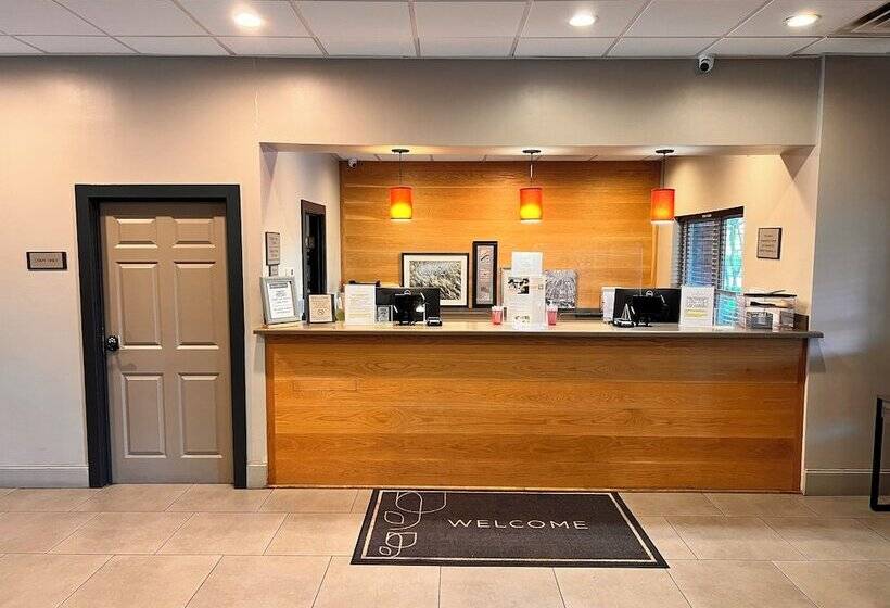 فندق Summerville Park Inn