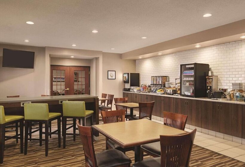 فندق Country Inn & Suites By Radisson, Willmar, Mn