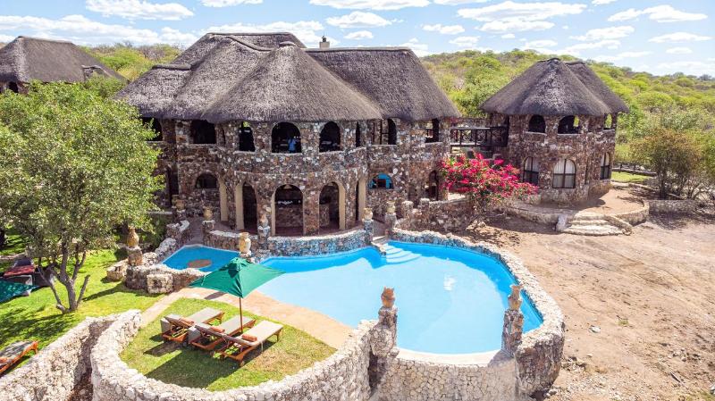 Отель Eagle Tented Lodge & Spa Etosha