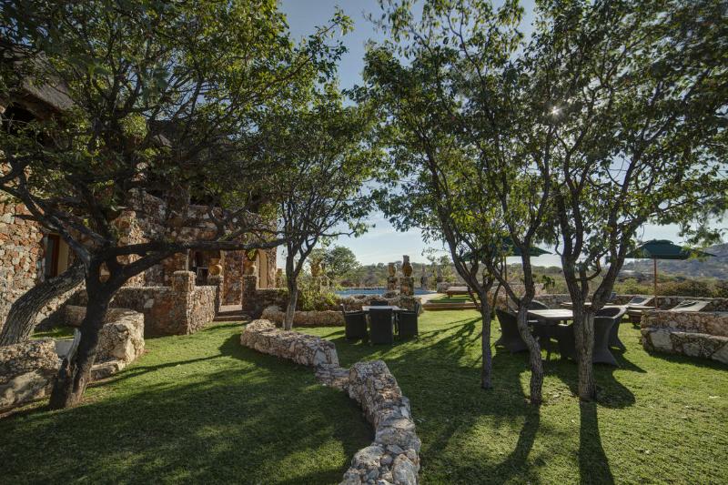 Отель Eagle Tented Lodge & Spa Etosha