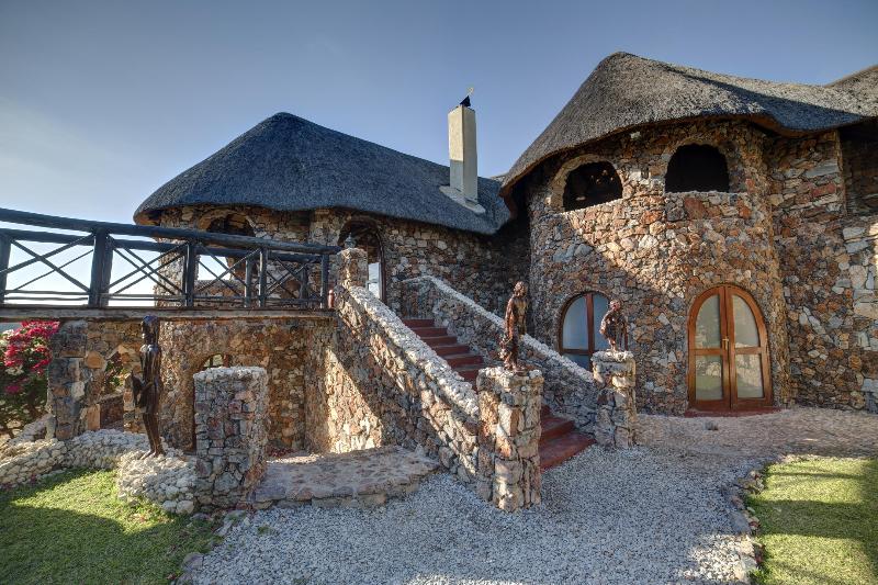 Отель Eagle Tented Lodge & Spa Etosha