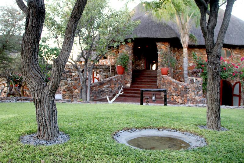 Отель Eagle Tented Lodge & Spa Etosha