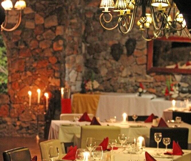 Отель Eagle Tented Lodge & Spa Etosha