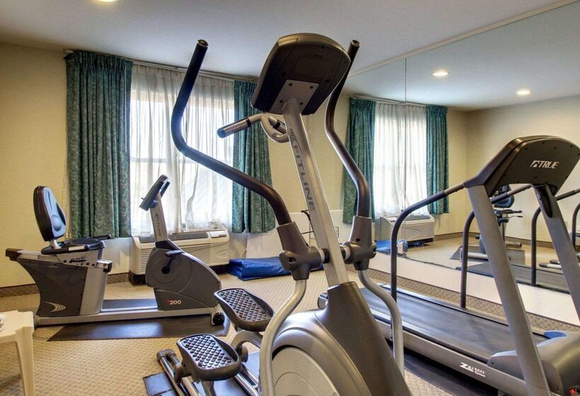 فندق Econo Lodge Inn & Suites