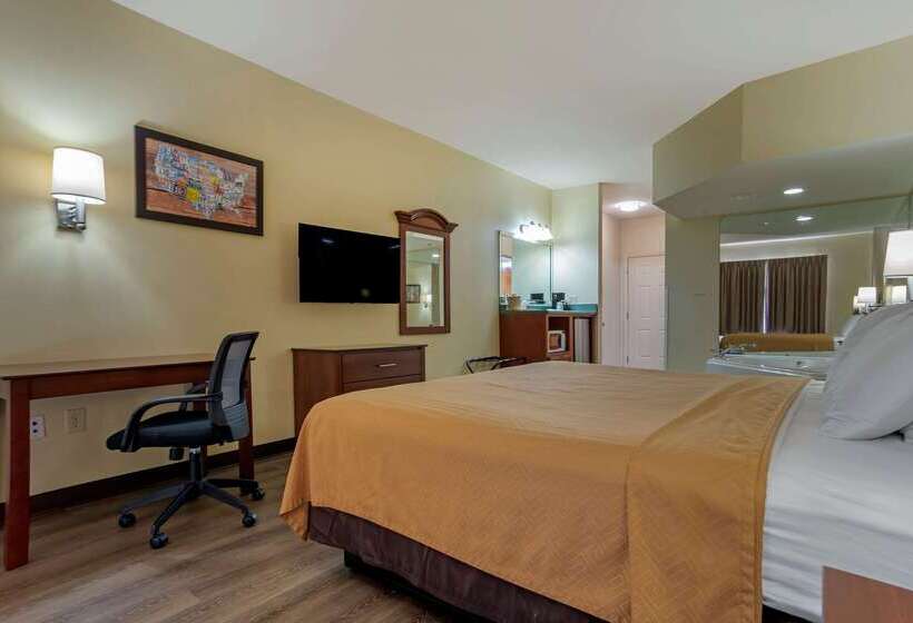 فندق Econo Lodge Inn & Suites