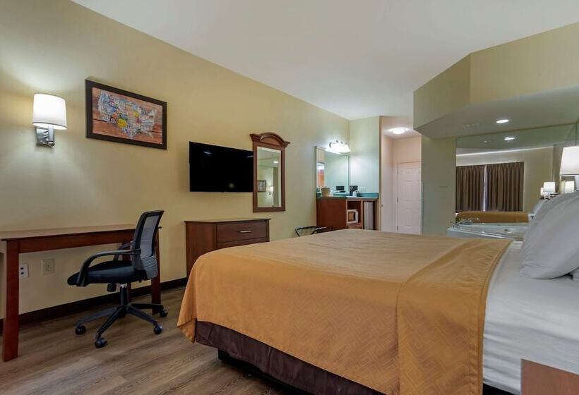 فندق Econo Lodge Inn & Suites