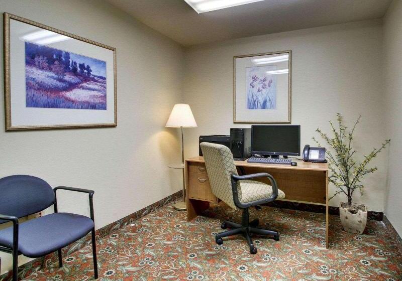 فندق Econo Lodge Inn & Suites