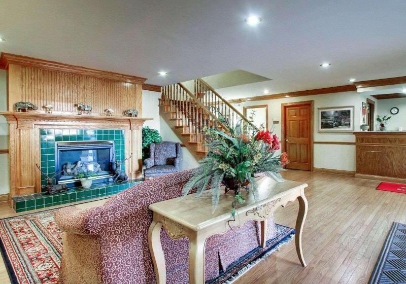 فندق Econo Lodge Inn & Suites