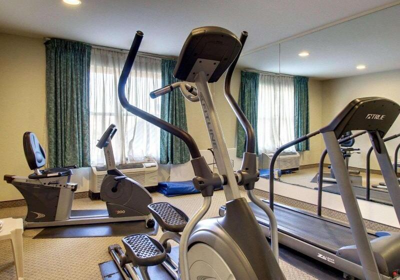 فندق Econo Lodge Inn & Suites