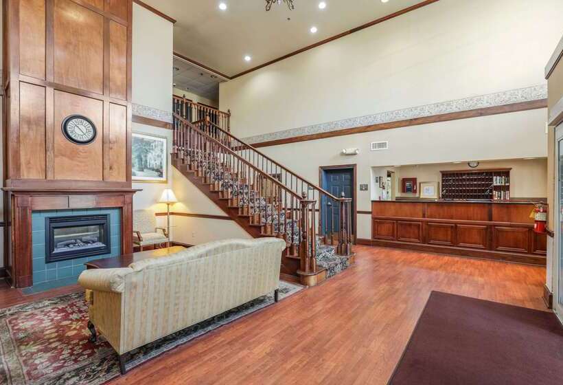 فندق Econo Lodge Inn And Suites