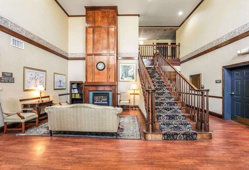 فندق Econo Lodge Inn And Suites