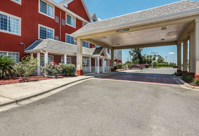 فندق Econo Lodge Inn And Suites