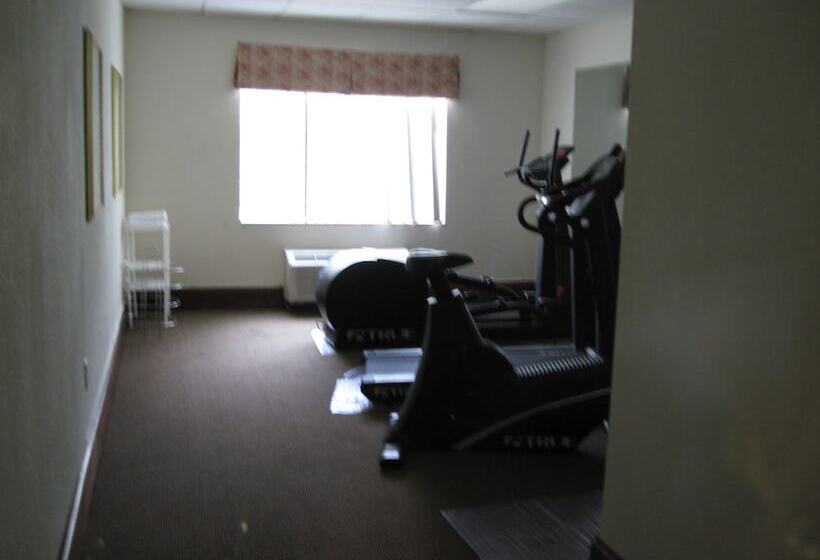 فندق Econo Lodge Inn And Suites