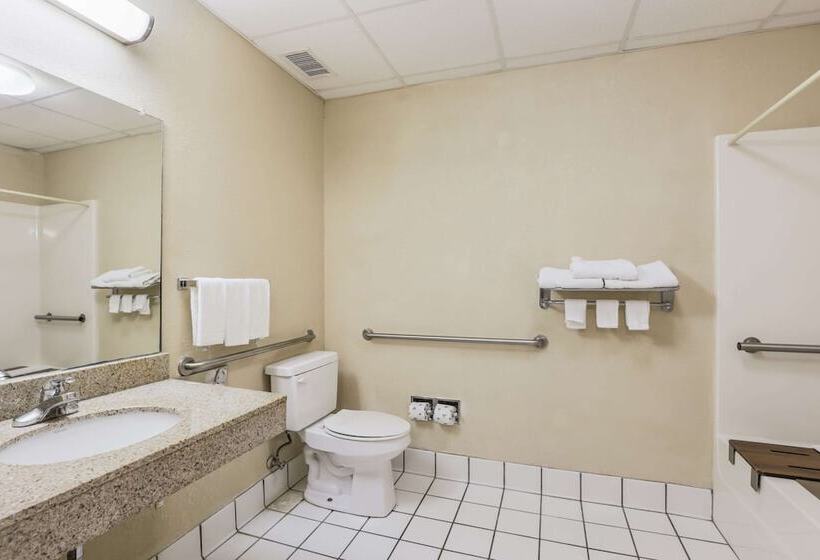 فندق Econo Lodge Inn And Suites