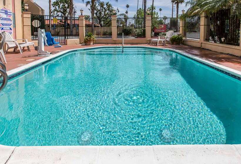 בית מלון כפרי Econo Lodge Inn & Suites Riverside  Corona