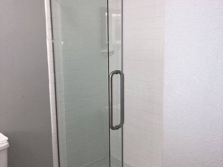 فندق Best Western Erie Inn & Suites