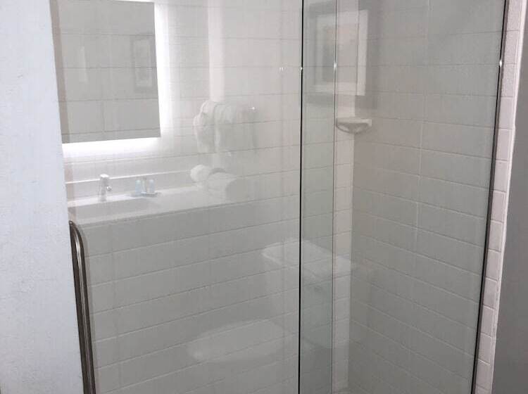 فندق Best Western Erie Inn & Suites