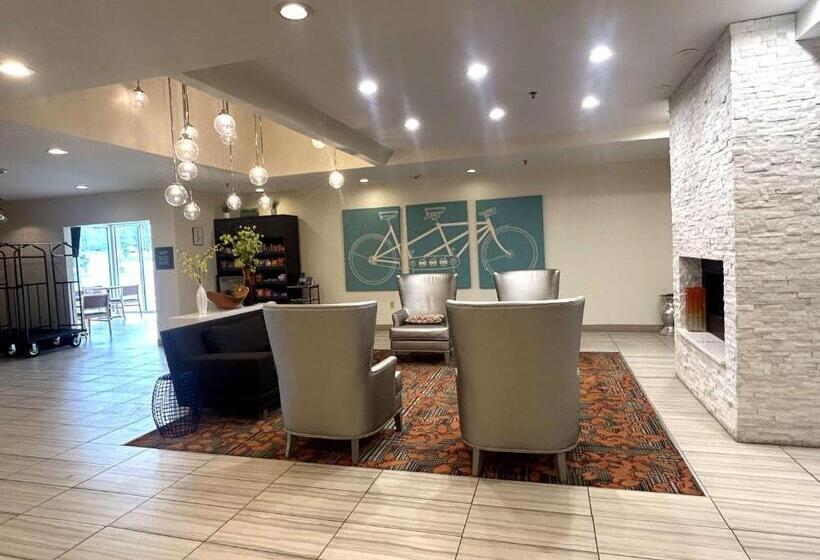 בית מלון כפרי Best Western Erie Inn & Suites