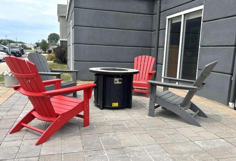 בית מלון כפרי Best Western Erie Inn & Suites