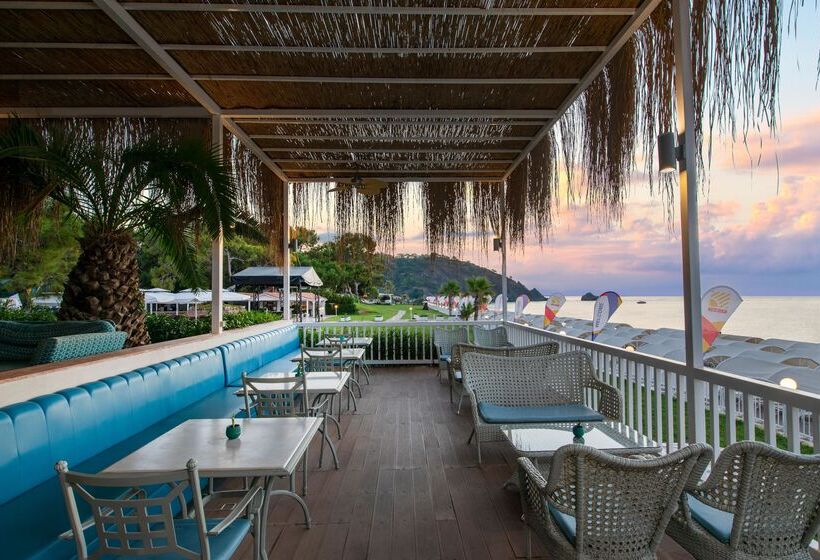 هتل Fun & Sun Family Club Saphire