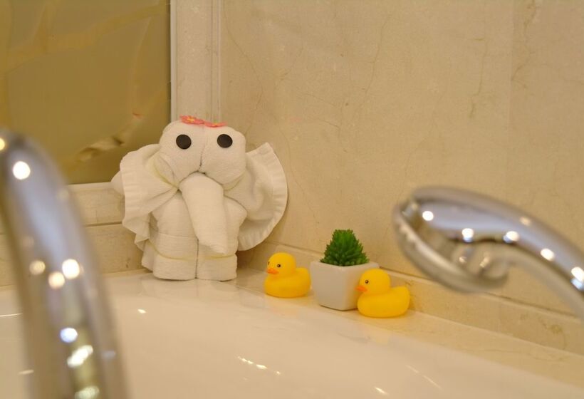 Guangdong Hotel Free Shuttle & Registration Counter Service During Canton Fair