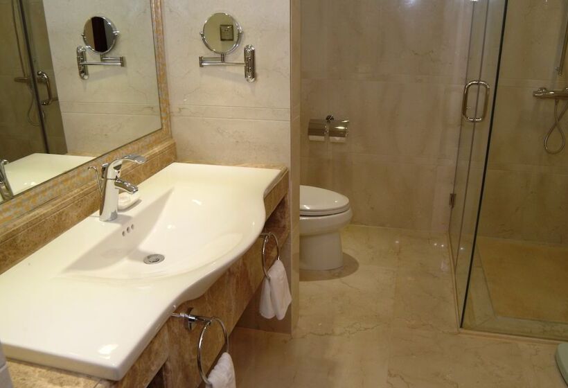 Guangdong Hotel Free Shuttle & Registration Counter Service During Canton Fair