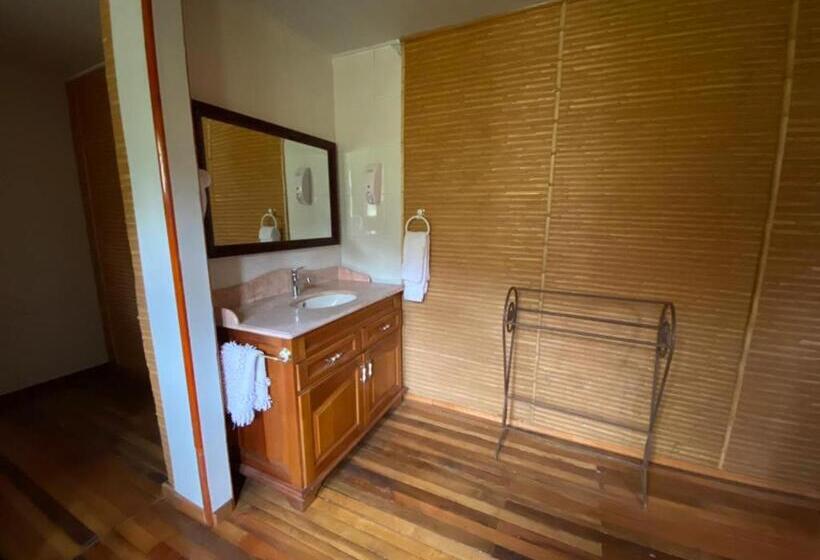 Отель Hacienda Tres Lagos