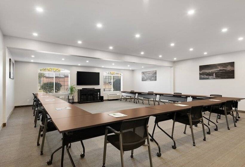 هتل Holiday Inn   Bloomington W Msp Airport Area, An Ihg