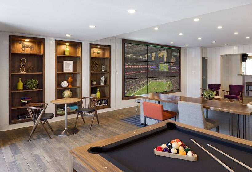 هتل Holiday Inn   Bloomington W Msp Airport Area, An Ihg