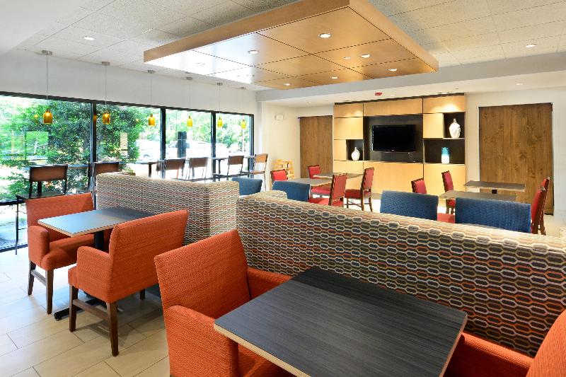 בית מלון כפרי Holiday Inn Express & Suites Raleigh Durham Airport At Rtp, An Ihg