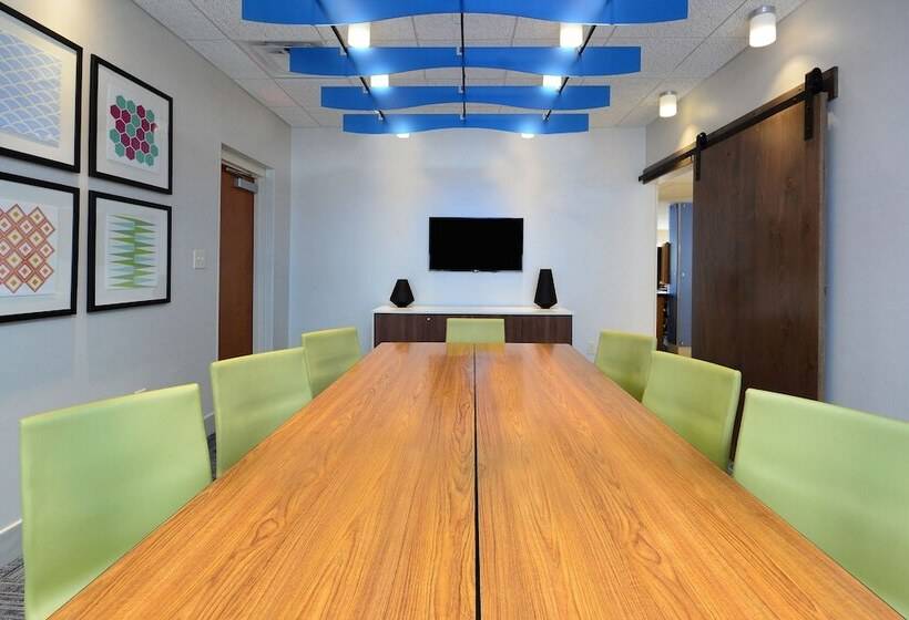 בית מלון כפרי Holiday Inn Express & Suites Raleigh Durham Airport At Rtp, An Ihg