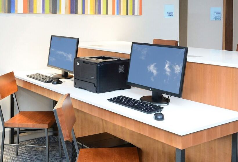 בית מלון כפרי Holiday Inn Express & Suites Raleigh Durham Airport At Rtp, An Ihg