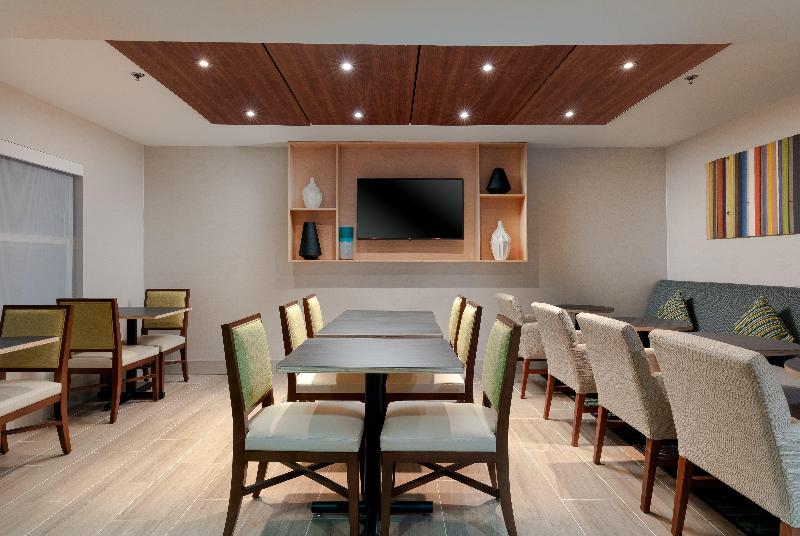 فندق Holiday Inn Express Alpharetta   Roswell, An Ihg