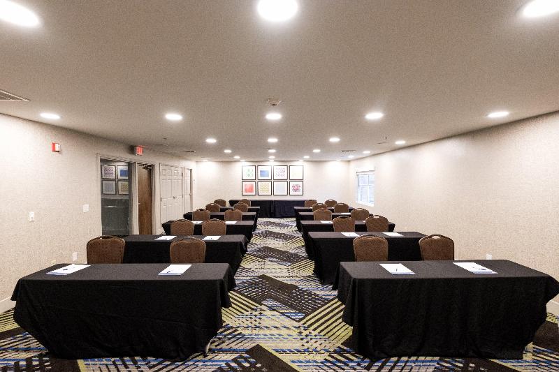 فندق Holiday Inn Express Alpharetta   Roswell, An Ihg