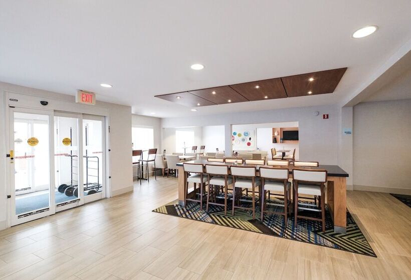 فندق Holiday Inn Express Alpharetta   Roswell, An Ihg