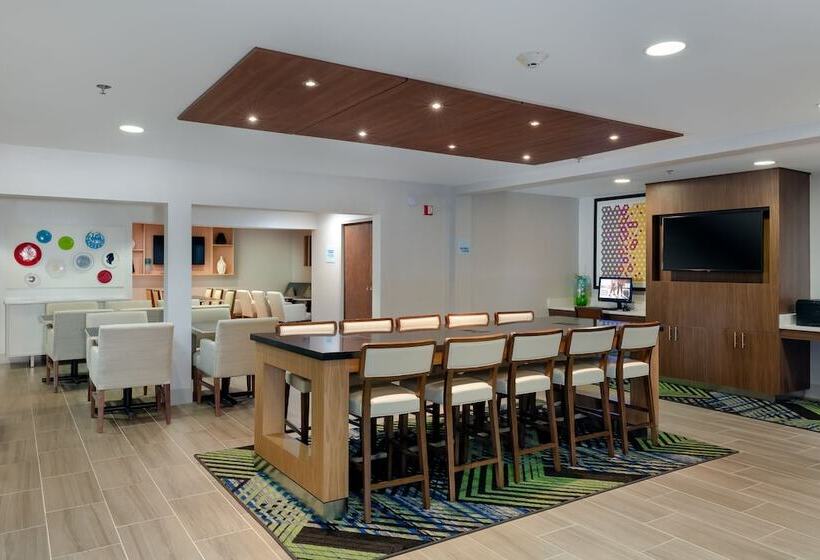 فندق Holiday Inn Express Alpharetta   Roswell, An Ihg