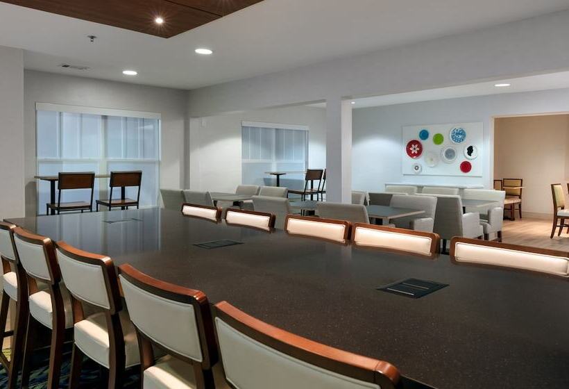 فندق Holiday Inn Express Alpharetta   Roswell, An Ihg