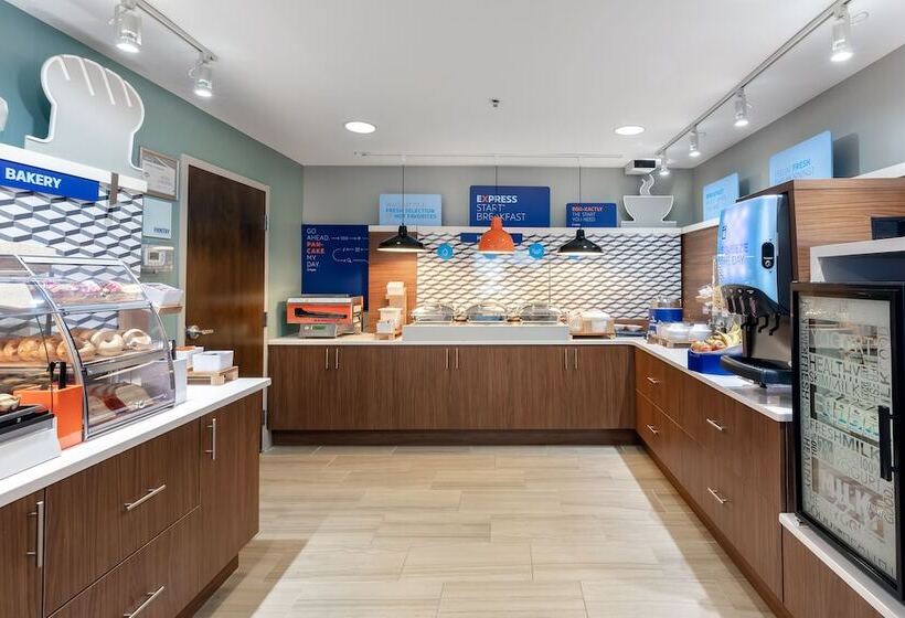 فندق Holiday Inn Express Alpharetta   Roswell, An Ihg