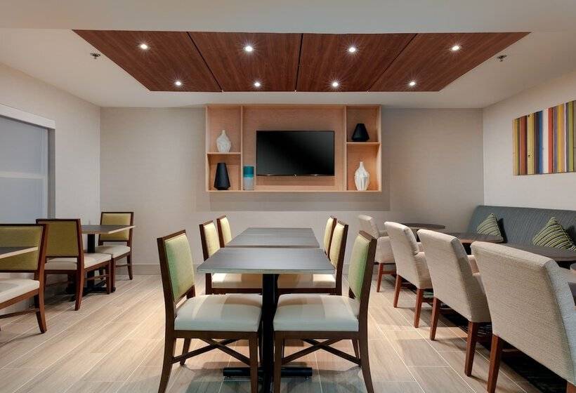 فندق Holiday Inn Express Alpharetta   Roswell, An Ihg