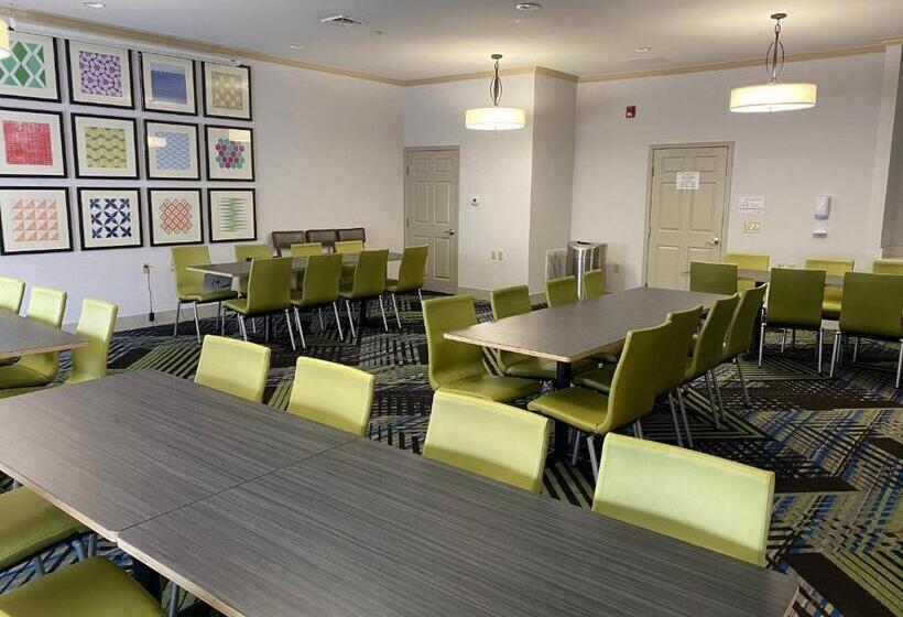 فندق Holiday Inn Express & Suites Indianapolis North   Carmel, An Ihg
