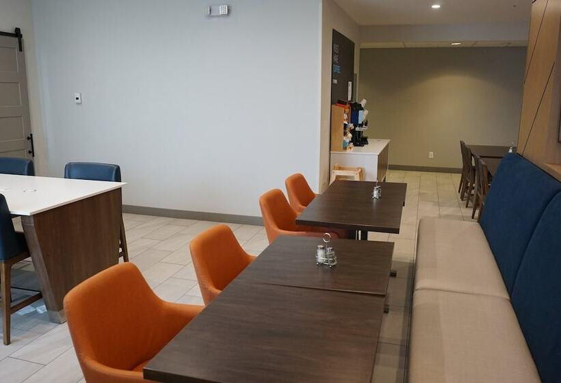 فندق Holiday Inn Express & Suites Salt Lake City N  Bountiful