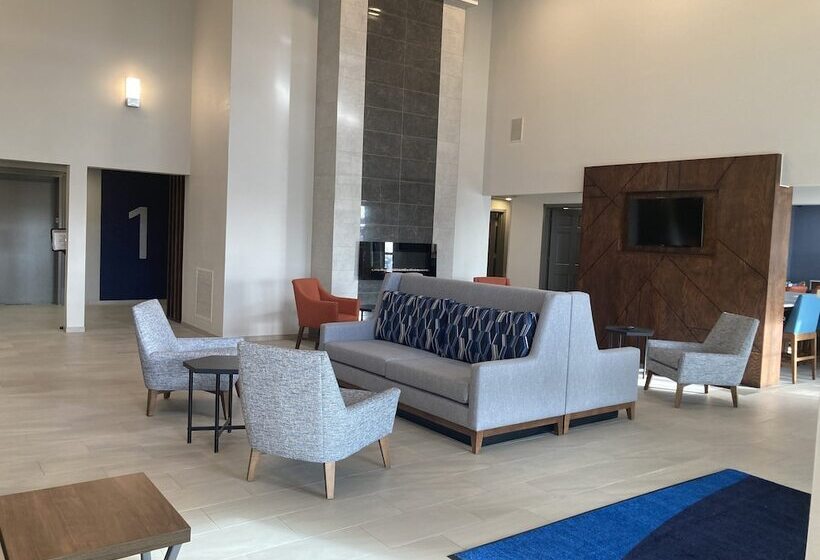 فندق Holiday Inn Express & Suites Port Washington, An Ihg