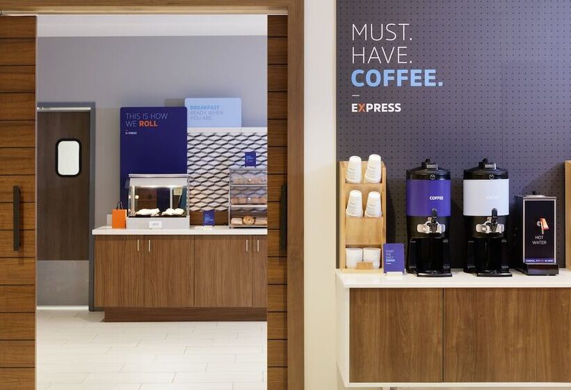 فندق Holiday Inn Express & Suites Port Washington, An Ihg